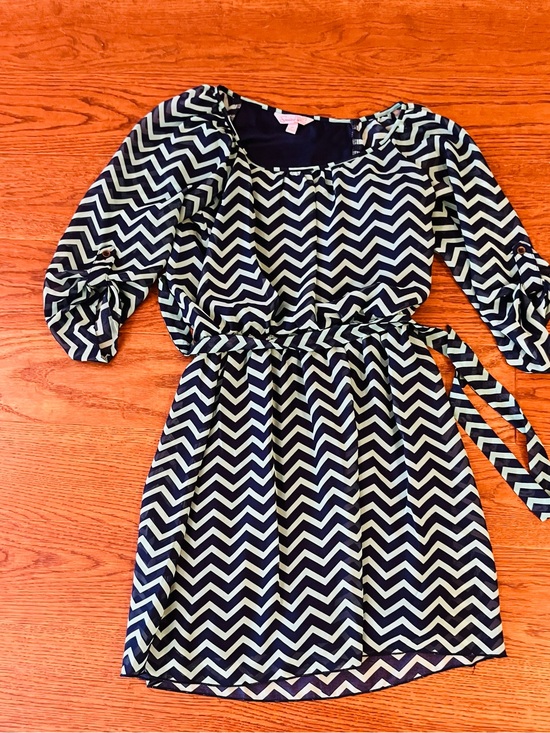 Speechless Dresses & Skirts - Speechless Navy and White Chevron Midi Dress